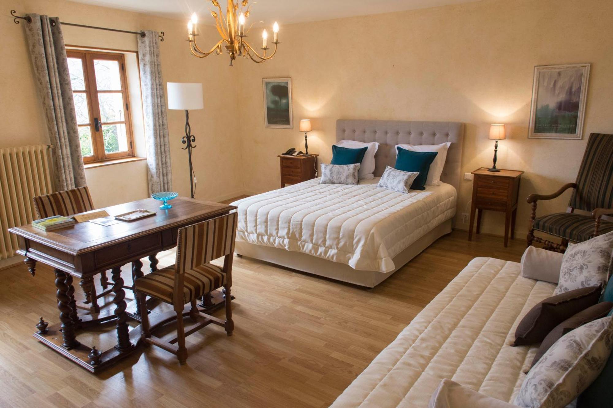 Logis Hotel Les Hospitaliers Le Poet-Laval Екстер'єр фото