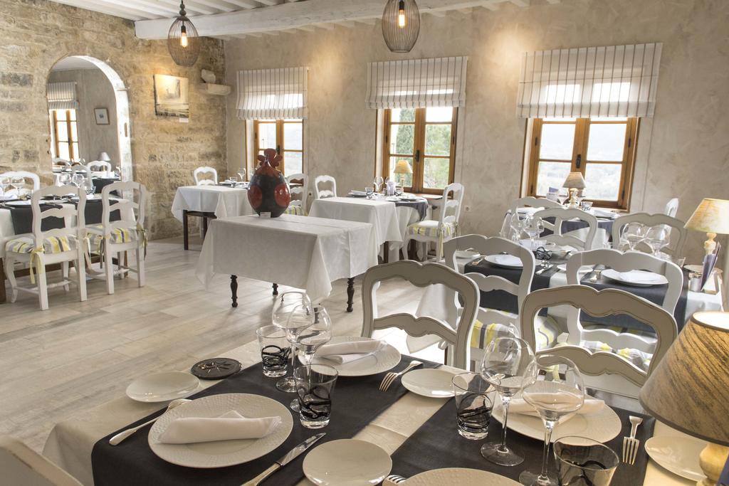 Logis Hotel Les Hospitaliers Le Poet-Laval Екстер'єр фото