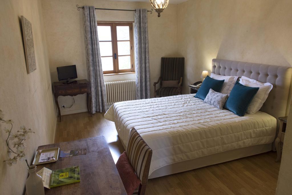 Logis Hotel Les Hospitaliers Le Poet-Laval Екстер'єр фото