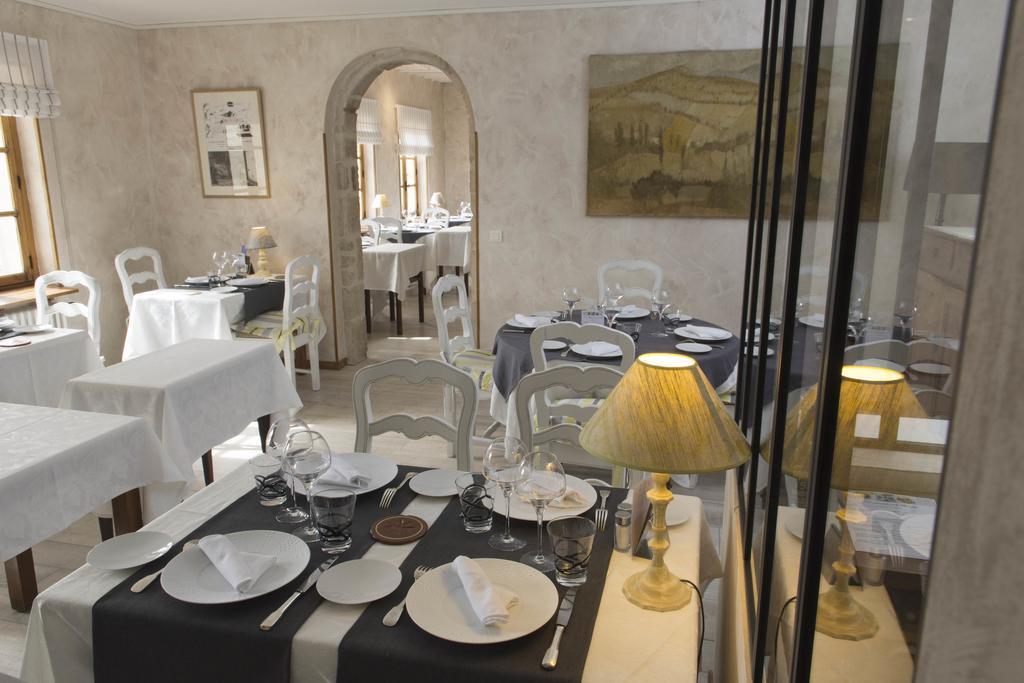 Logis Hotel Les Hospitaliers Le Poet-Laval Екстер'єр фото