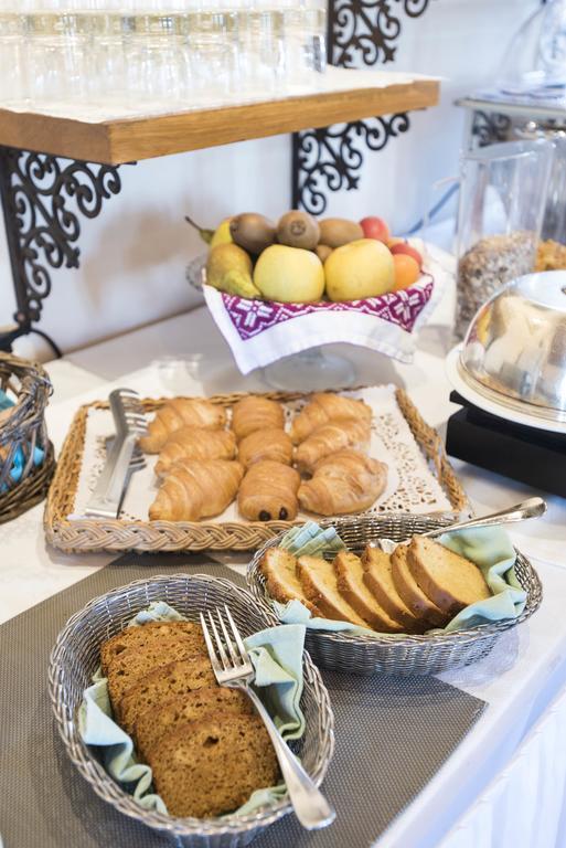 Logis Hotel Les Hospitaliers Le Poet-Laval Екстер'єр фото