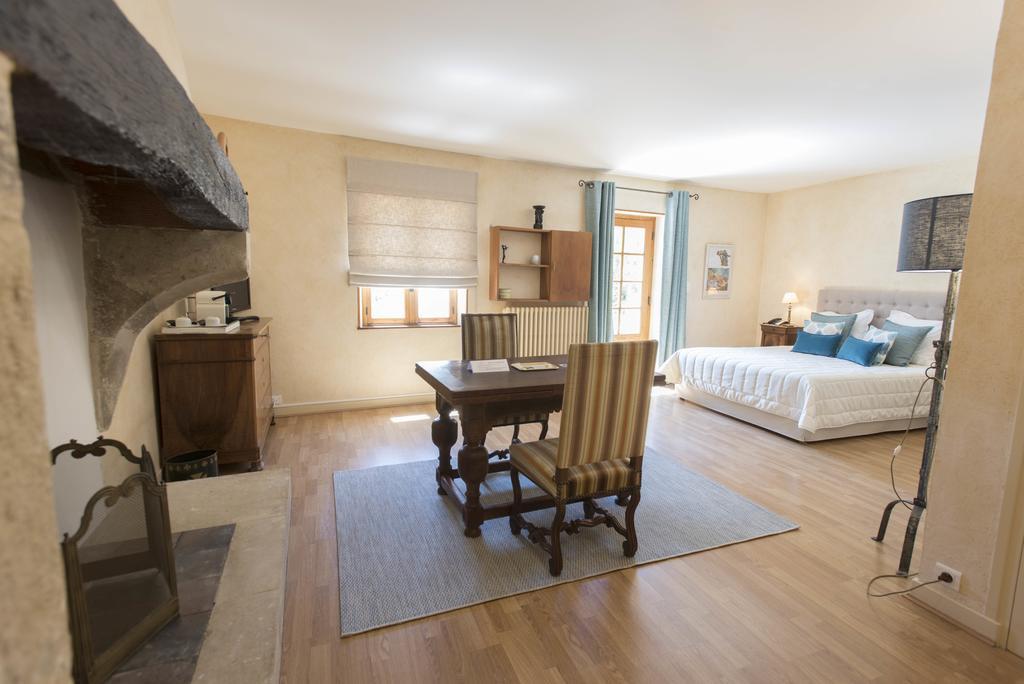 Logis Hotel Les Hospitaliers Le Poet-Laval Екстер'єр фото