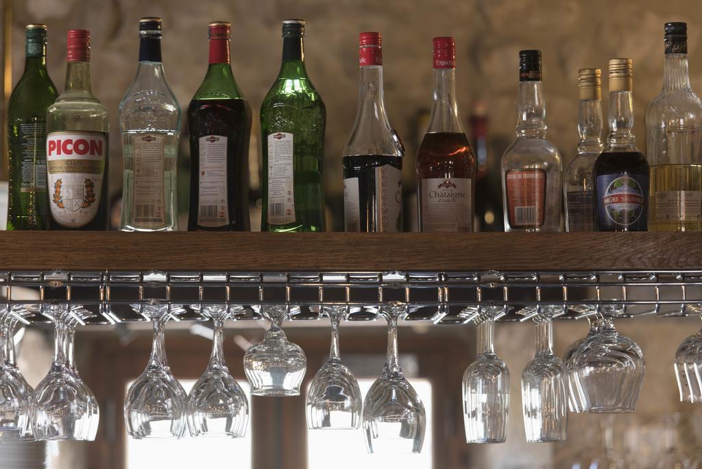 Logis Hotel Les Hospitaliers Le Poet-Laval Екстер'єр фото
