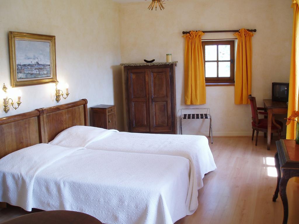 Logis Hotel Les Hospitaliers Le Poet-Laval Екстер'єр фото