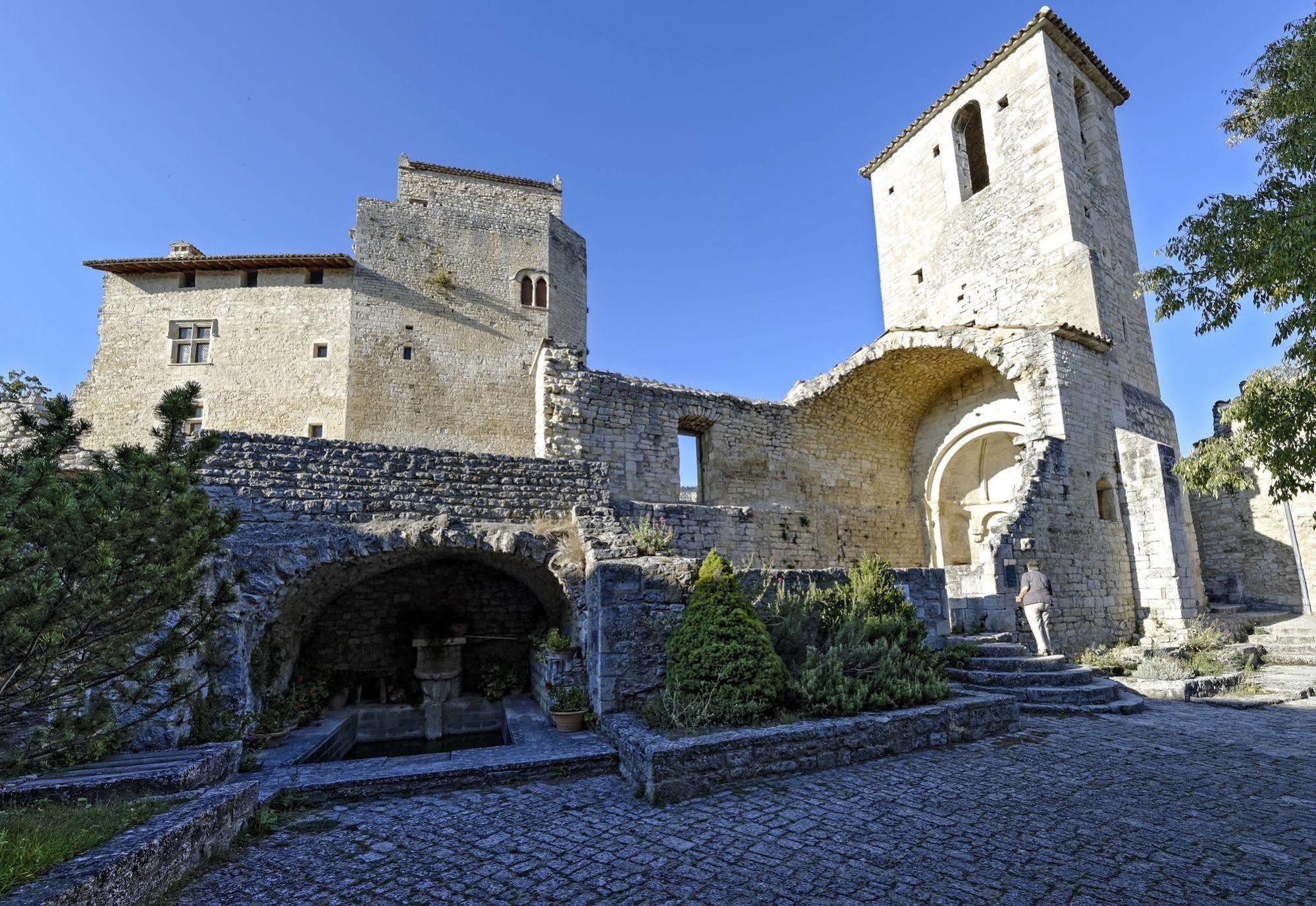 Logis Hotel Les Hospitaliers Le Poet-Laval Екстер'єр фото