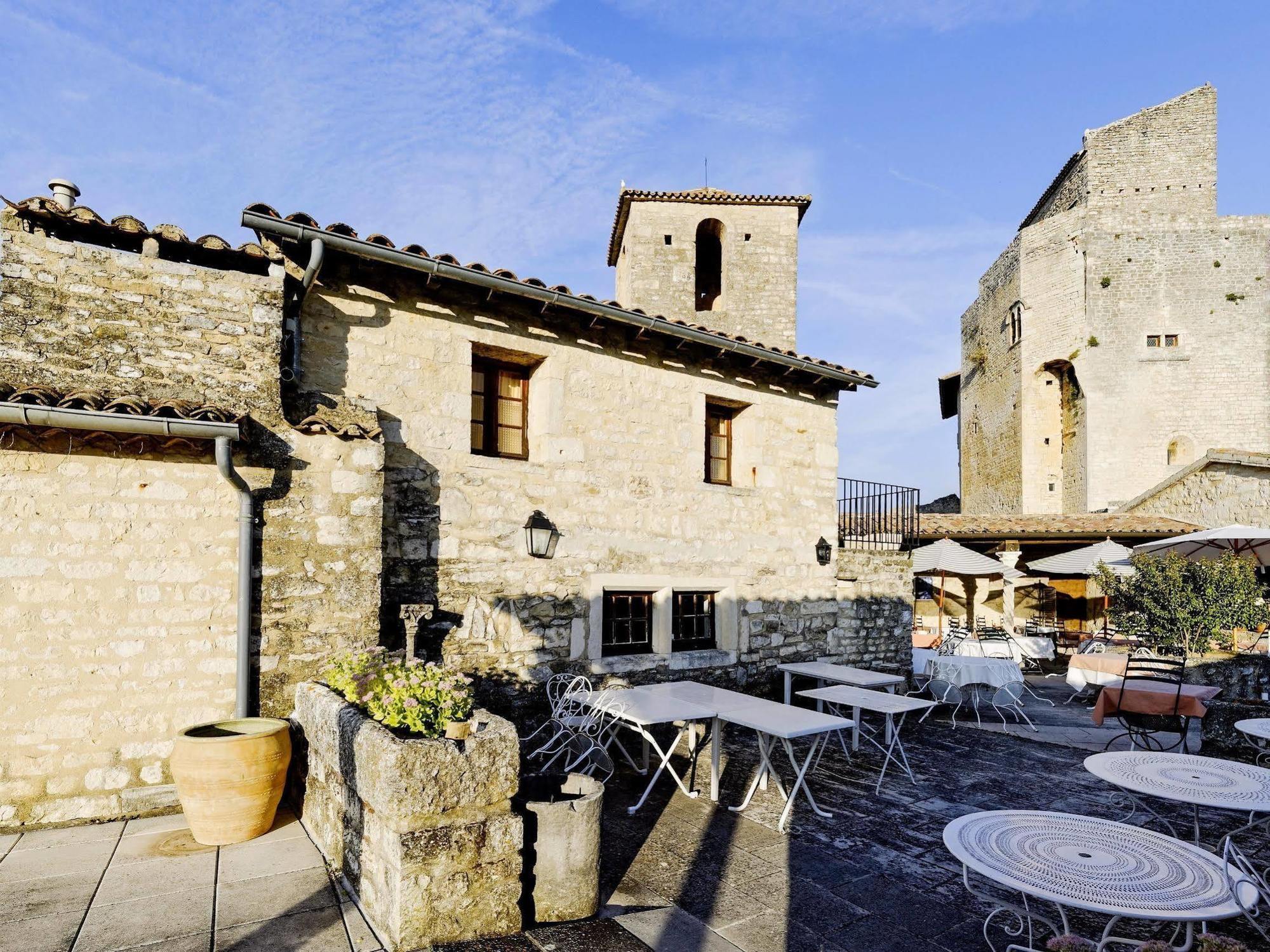 Logis Hotel Les Hospitaliers Le Poet-Laval Екстер'єр фото