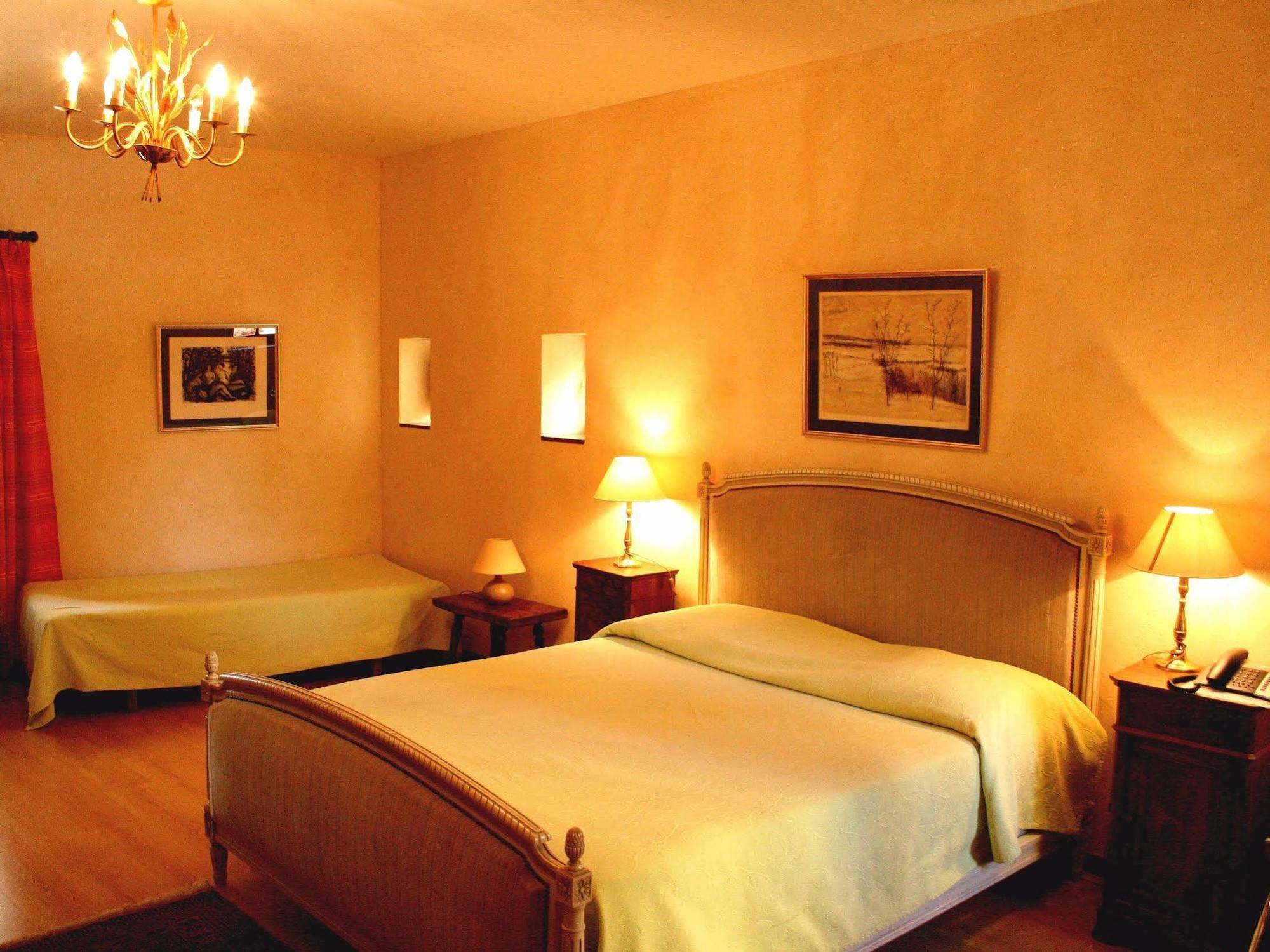 Logis Hotel Les Hospitaliers Le Poet-Laval Екстер'єр фото